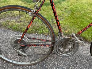 lot 105 image: Vintage Schwinn 10 Speed Bike