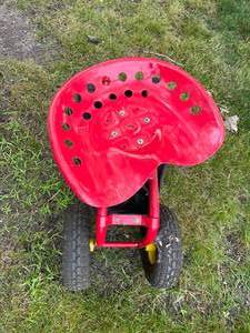 lot 116 image: Metal Rolling Gardening Seat with Swivel Chair