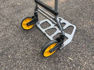 lot 134 image: Mount - It Folding Luggage Cart