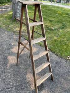 lot 139 image: Wooden Six Foot Step Ladder