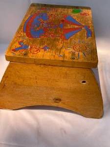 lot 140 image: Vintage Childs Stool
