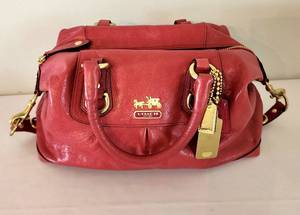 lot 62 image: Stylish Coach Convertible SatchelHobo Handbag