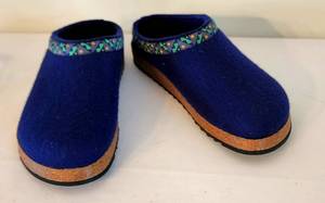 lot 65 image: Womens Size 7M LL Bean Royal Blue Clogs