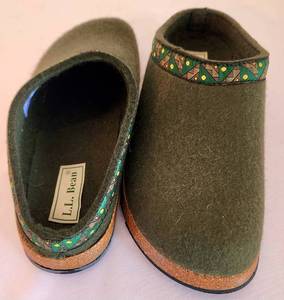 lot 68 image: Womens Size 7M LL Bean Clogs (#05059)