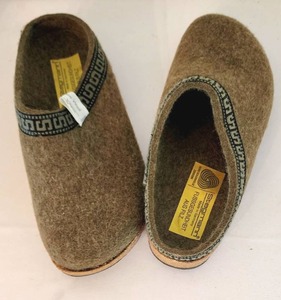 lot 69 image: New in Box Womens Size 7 Stegmann Loden Green Wool Clogs