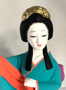 lot 85 image: Hamilton Collection The Art of Kabuki Female Lion Dancer Figurine