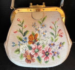 lot 142 image: Vintage Needlepoint Handbag
