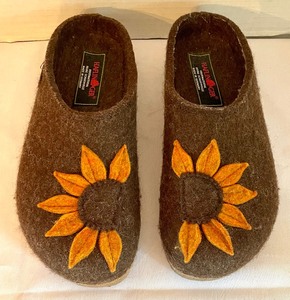 lot 166 image: Haflinger Grizzly Sonnenblume Sunny Chocolate Sandals