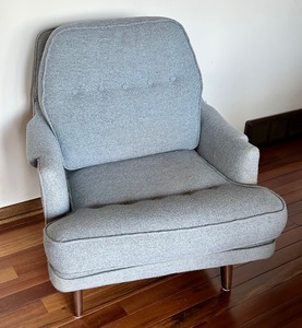 lot 8 image: Mid Century Modern Vintage Upholstered Chair
