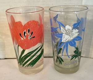 lot 185 image: Set of 7 Vintage Floral Glass Tumblers