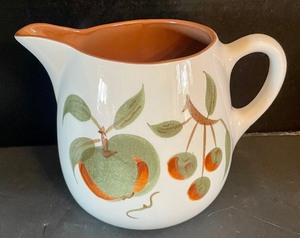 lot 351 image: Two Vintage Stangl Pitchers