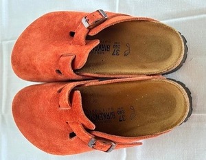 lot 33 image: Birkenstock Boston Rooibas Tea Suede Clog (Size 37)