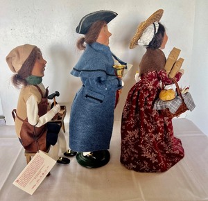 lot 330 image: Set of Three Williamsburg Christmas Figurines