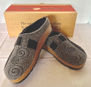 lot 336 image: Two Tone Grizzly Gray Haflinger Clogs