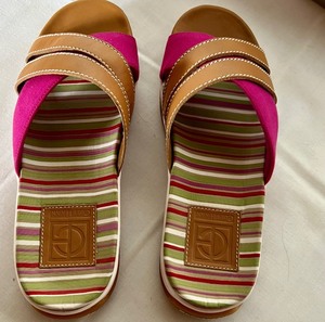 lot 339 image: Collettaan Fuchsia Sandles