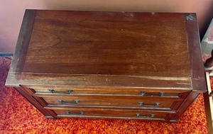 lot 325 image: Vintage Three Drawer Dresser