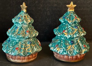 lot 301 image: Christmas Tree Salt & Pepper Shakers