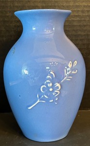 lot 305 image: Vintage Stangl Decorative Blue Pottery Vase