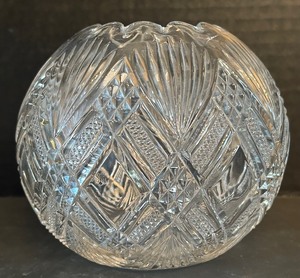 lot 314 image: Vintage Sphere Crystal Vase
