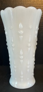 lot 319 image: Trio of Vintage Milk Glass vases