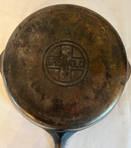lot 322 image: Vintage Griswold Cast Iron Skillet
