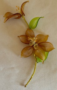 lot 324 image: Beautiful Beaded Resin Flower Decor
