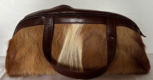 lot 420 image: Two Vintage Unique Purses