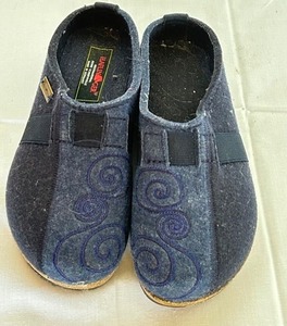 lot 268 image: Haflinger Navy Blue Grizzly Wool Clog Slippers (Size 37)