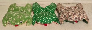 lot 381 image: 6 Frog Themed Pillows