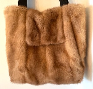 lot 17 image: Fine Fur Handbag