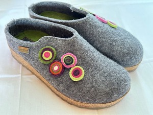 lot 232 image: Pair of Halfinger Grizzly Kanon Slippers