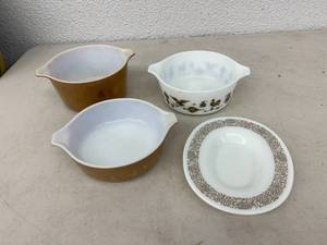 lot 149 image: Vintage Pyrex
