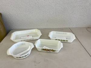 lot 151 image: Vintage Fire King