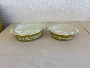 lot 152 image: Vintage Pyrex