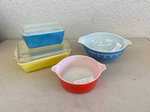 lot 153 image: Vintage Pyrex