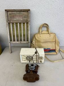 lot 183 image: Mixed Vintage Lot