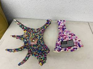 lot 204 image: Decorated Moose Horns