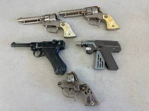 lot 109 image: Vintage Cap Guns