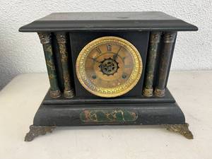 lot 116 image: Antique Clock