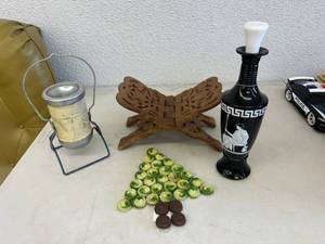 lot 215 image: Collectibles