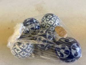 lot 233 image: Glass Carpet Balls