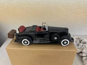 lot 238 image: Car Decanter