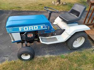 lot 3 image: Ford YT16H Lawn Tractor with Hydrostatic Drive, Powered by Briggs & Stratton IC Engine, Runs and Drives, No Mower Deck, Needs a Battery