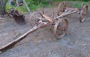 lot 5 image: Vintage Steel Wheeled Running Gear Wooden Wagon Converted to Tractor Hook-up in Very Good Condition