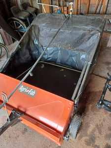 lot 8 image: Agri-Fab Pull-Type Lawn Sweeper in Working Condition, 45-inches wide