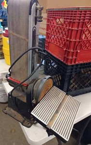 lot 28 image: Skil Model 3370 Bench Model 4-inch Belt6-inch Disc Combination Sander