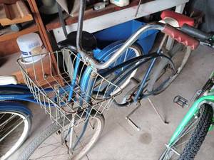 lot 33 image: Vintage Boys Bicycle