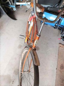 lot 34 image: Vintage Schwinn Boys Bicycle