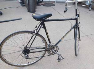 lot 36 image: Bianchi 10-Speed Bike