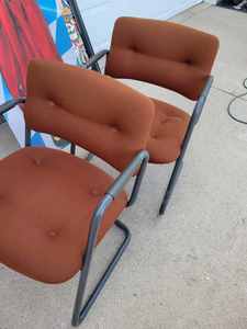 lot 47 image: Pair of Comfortable Office Chairs